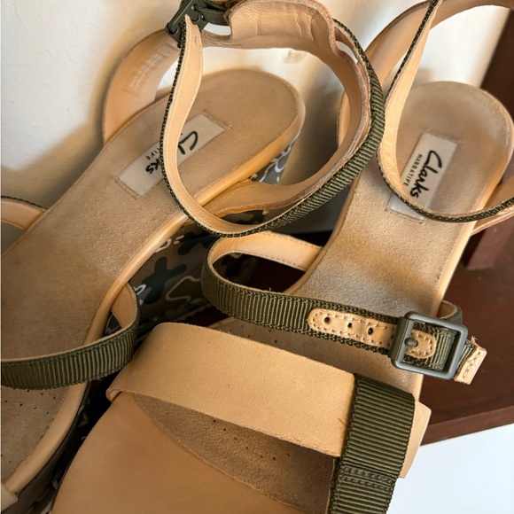 Clarks Narrative Adesha Art Khaki Combi Wedge Heel Sandals Women’s 9 - Picture 3 of 9